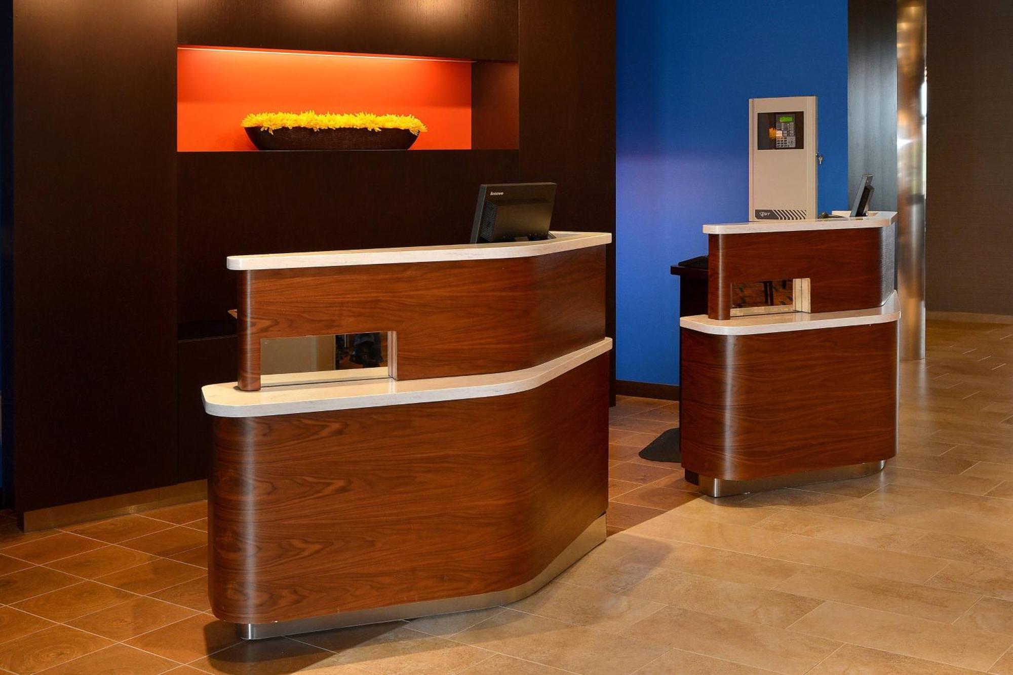 Courtyard By Marriott Youngstown Canfield Exterior photo