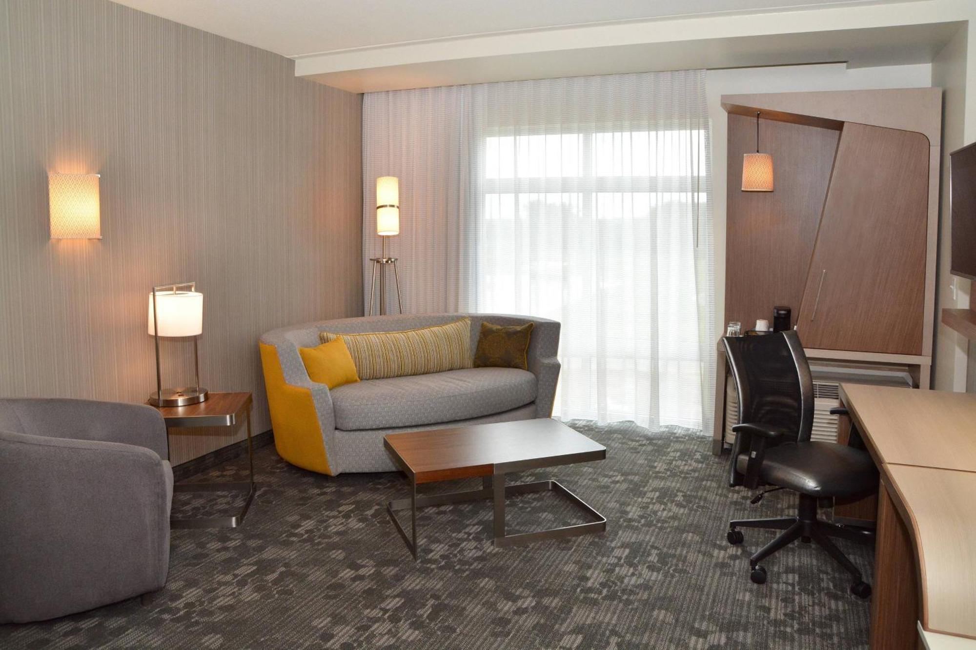 Courtyard By Marriott Youngstown Canfield Exterior photo